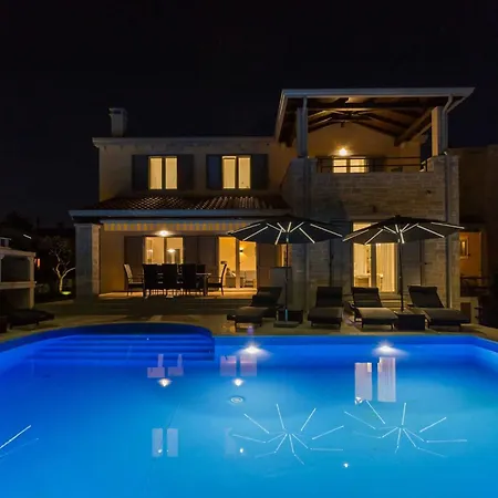 Nyaraló Tolles In Deklici Mit Privatem Pool By Interhome