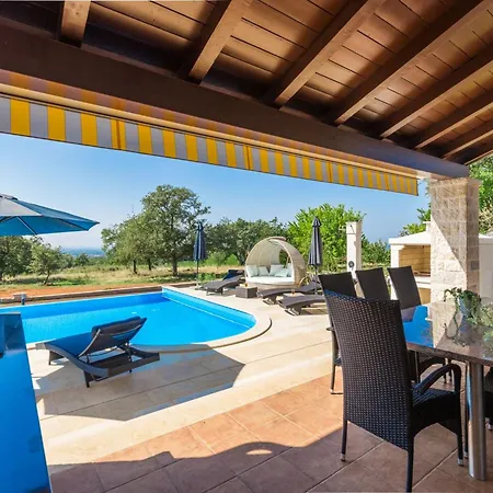 Tolles In Deklici Mit Privatem Pool By Interhome Nyaraló Kaštelir
