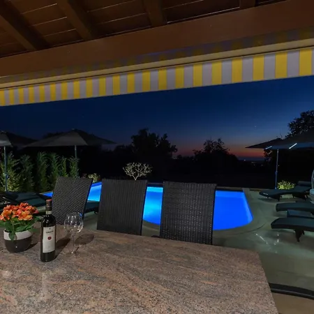 Tolles In Deklici Mit Privatem Pool By Interhome *