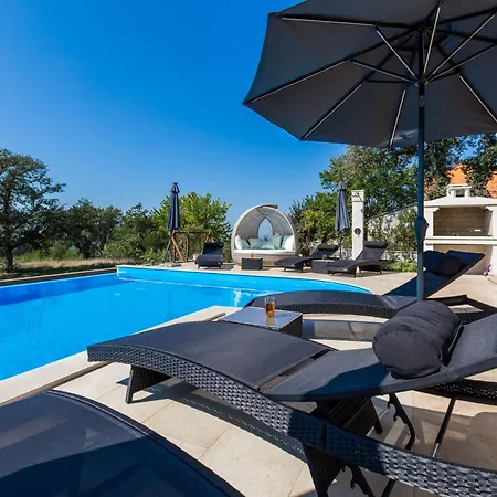 Tolles In Deklici Mit Privatem Pool By Interhome * Kaštelir