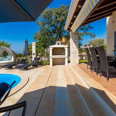 Tolles In Deklici Mit Privatem Pool By Interhome * Kaštelir