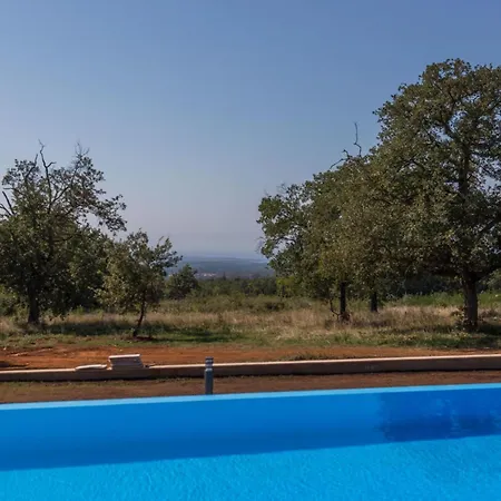 Tolles In Deklici Mit Privatem Pool By Interhome