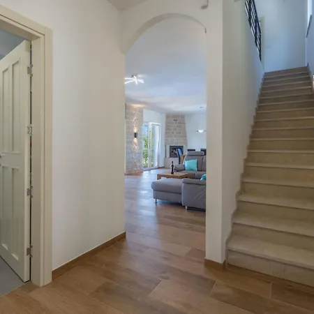 Tolles In Deklici Mit Privatem Pool By Interhome Ferienhaus Kaštelir