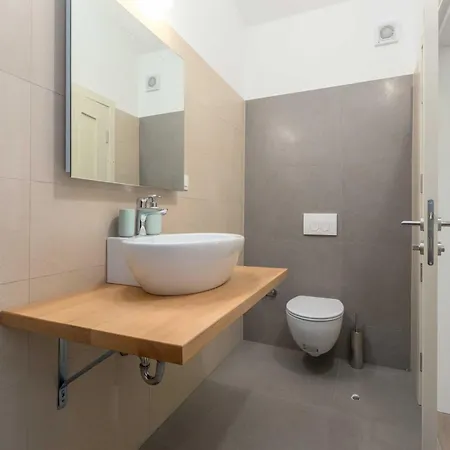 Tolles In Deklici Mit Privatem Pool By Interhome * Kaštelir