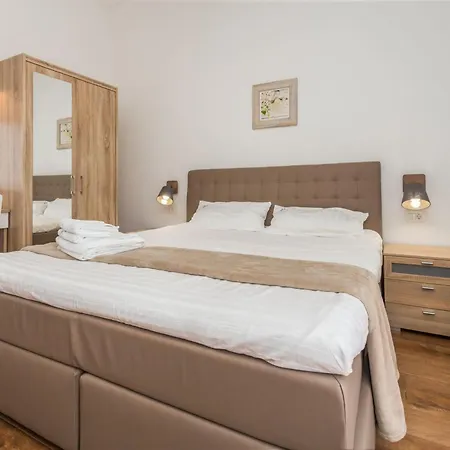 Casa vacanze Tolles In Deklici Mit Privatem Pool By Interhome Kaštelir