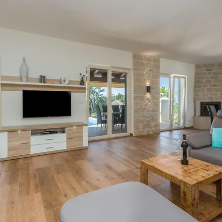 Tolles In Deklici Mit Privatem Pool By Interhome Ferienhaus *