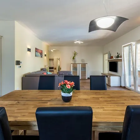 Tolles In Deklici Mit Privatem Pool By Interhome Casa vacanze *