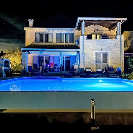 Tolles In Deklici Mit Privatem Pool By Interhome Casa vacanze *