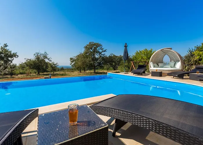 Nyaraló Tolles In Deklici Mit Privatem Pool By Interhome